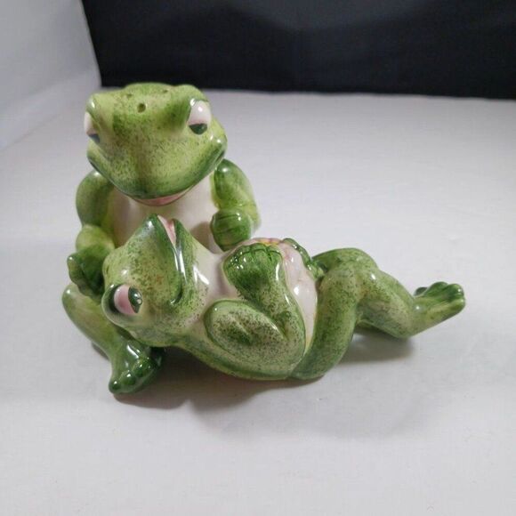 Vintage Green Frog in Love Salt And Pepper Shakers - Picture 2 of 12